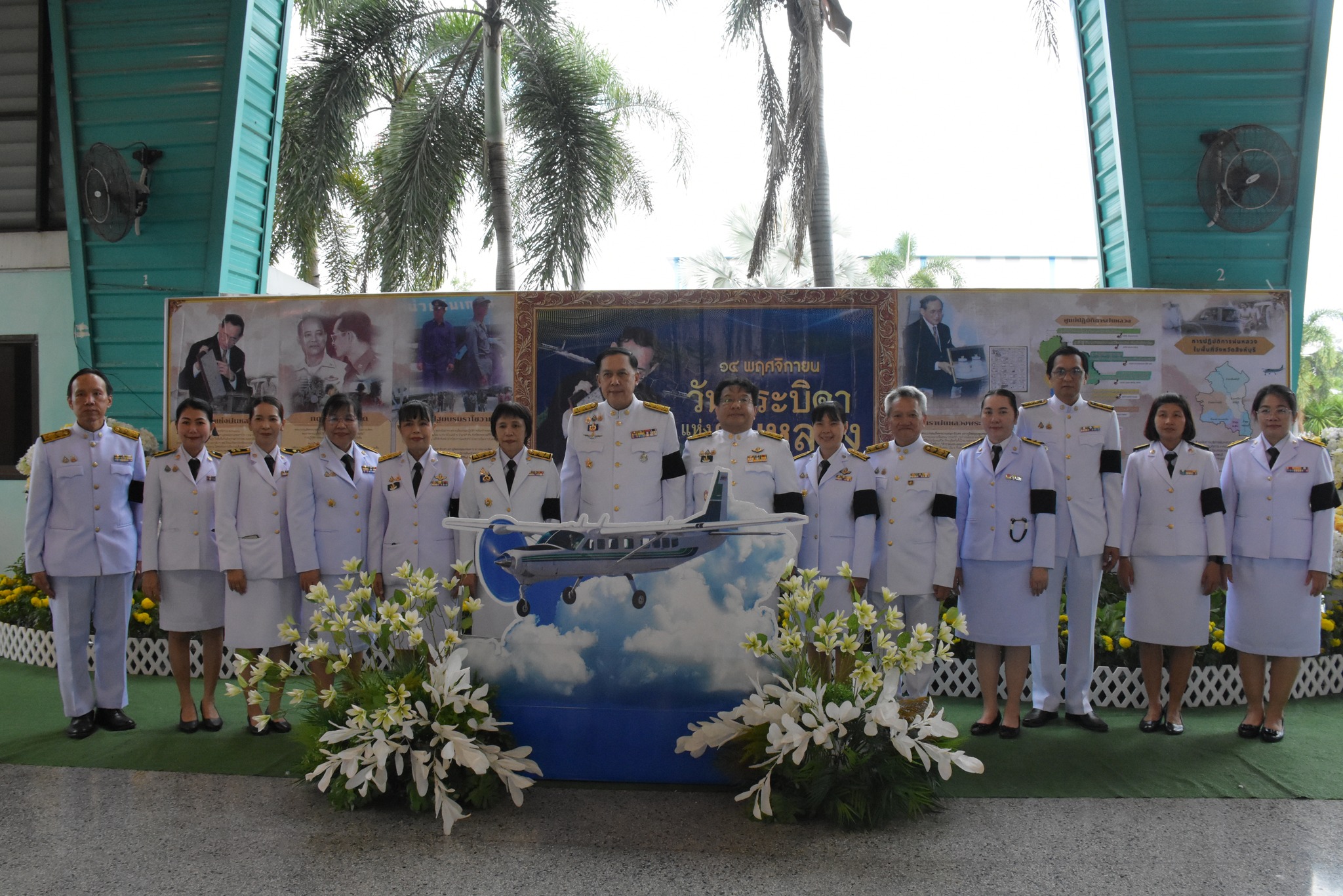 สิงห์บุรี จัดพิธีวางพานพุ่มดอกไม้สดถวายราชสักการะเเด่พระบาทสมเด็จพระบรมชนกาธิเบศร มหาภูมิพลอดุลยเดชมหาราช บรมนาถบพิตร เนื่องในวันพระบิดาฝนหลวง ประจำปี พ.ศ. 2568