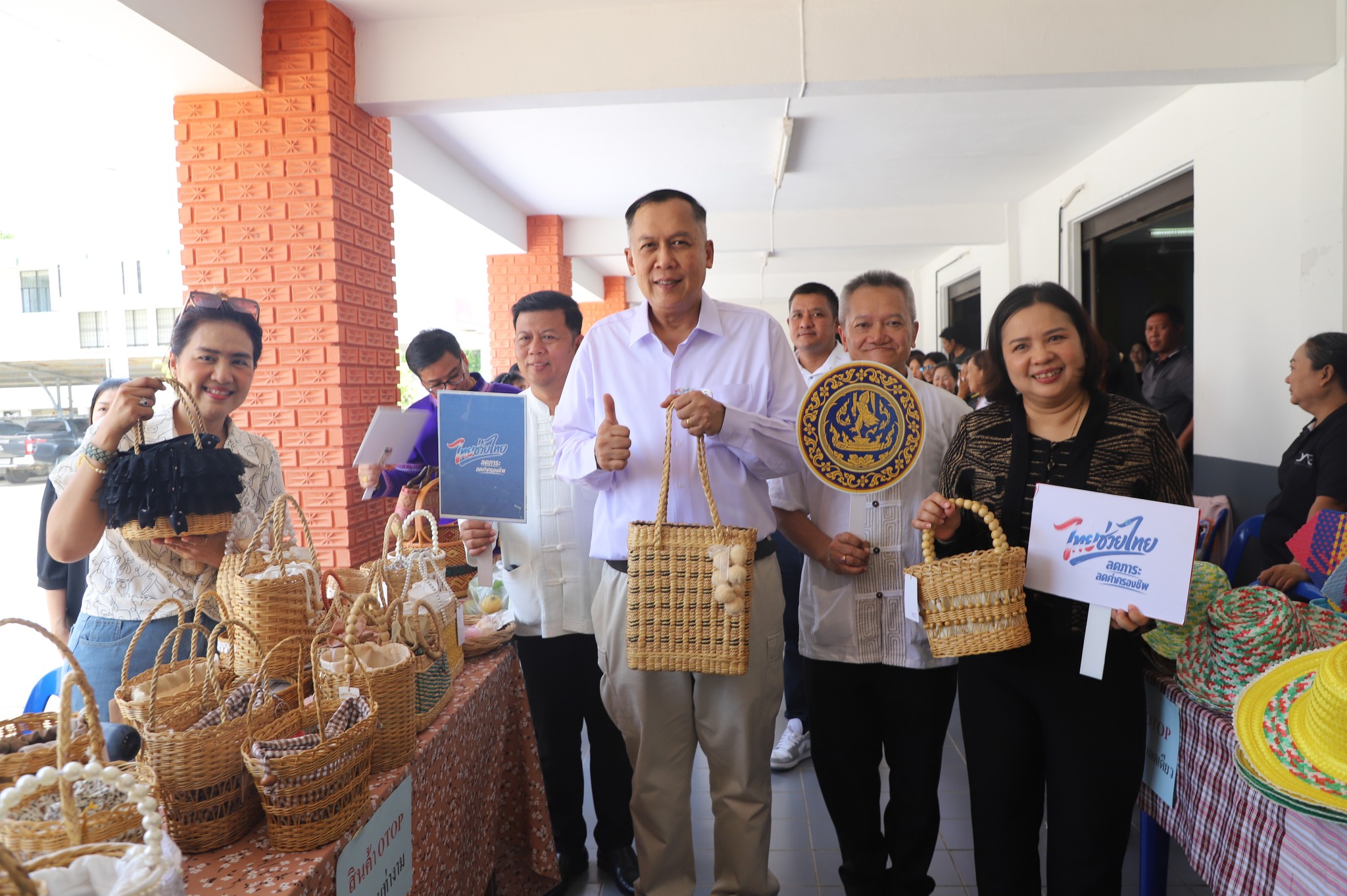 จังหวัดสิงห์บุรี Kick off โครงการ &ldquo;ไทยช่วยไทย&rdquo; ลดภาระ ลดค่าครองชีพ ที่อำเภออินทร์บุรี ช่วยประชาชนเข้าถึงสินค้าราคาประหยัด